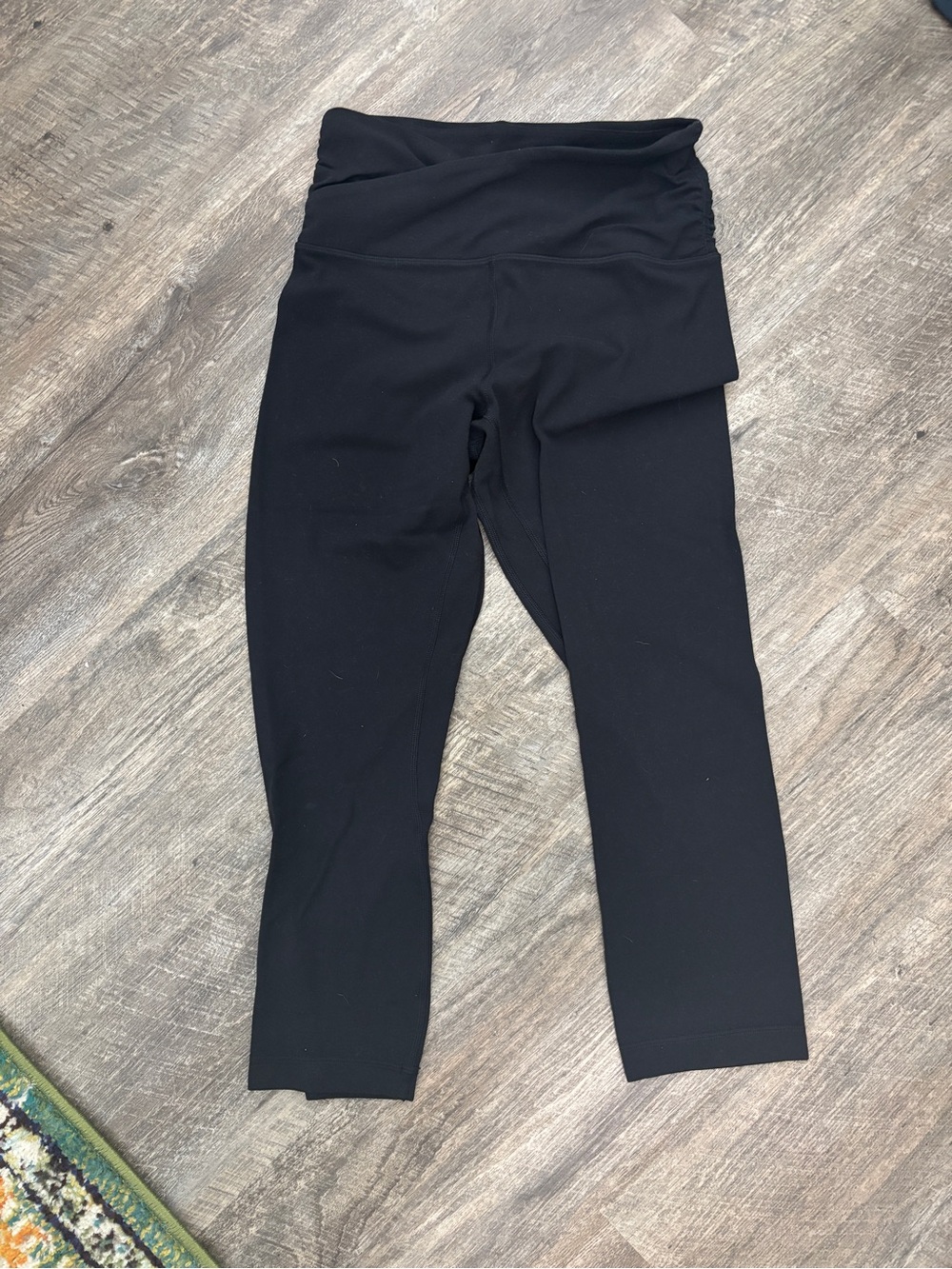 Lululemon Black Size 6 Leggings -inseam 22”